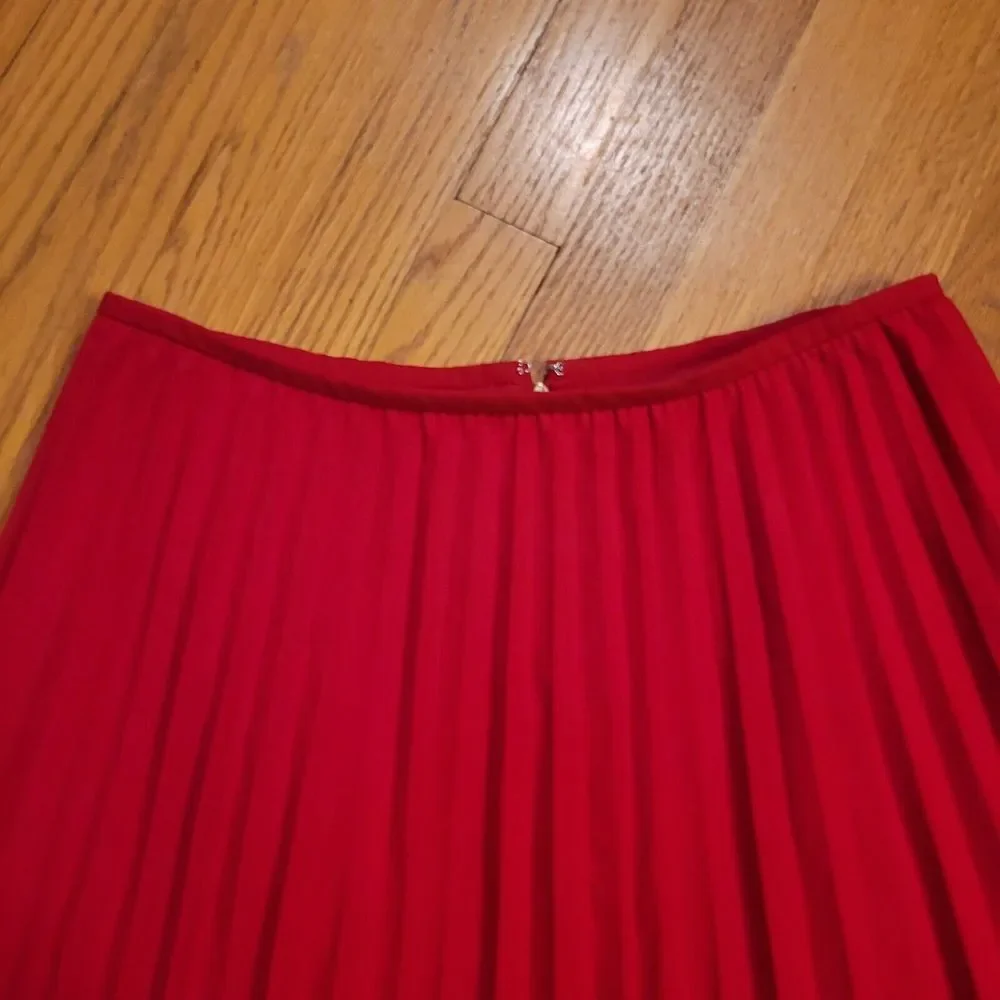 Calvin Klein Accordian Skirt Size 8 Red A-Line Midi Preppy‎ Holiday Career - Picture 2 of 13